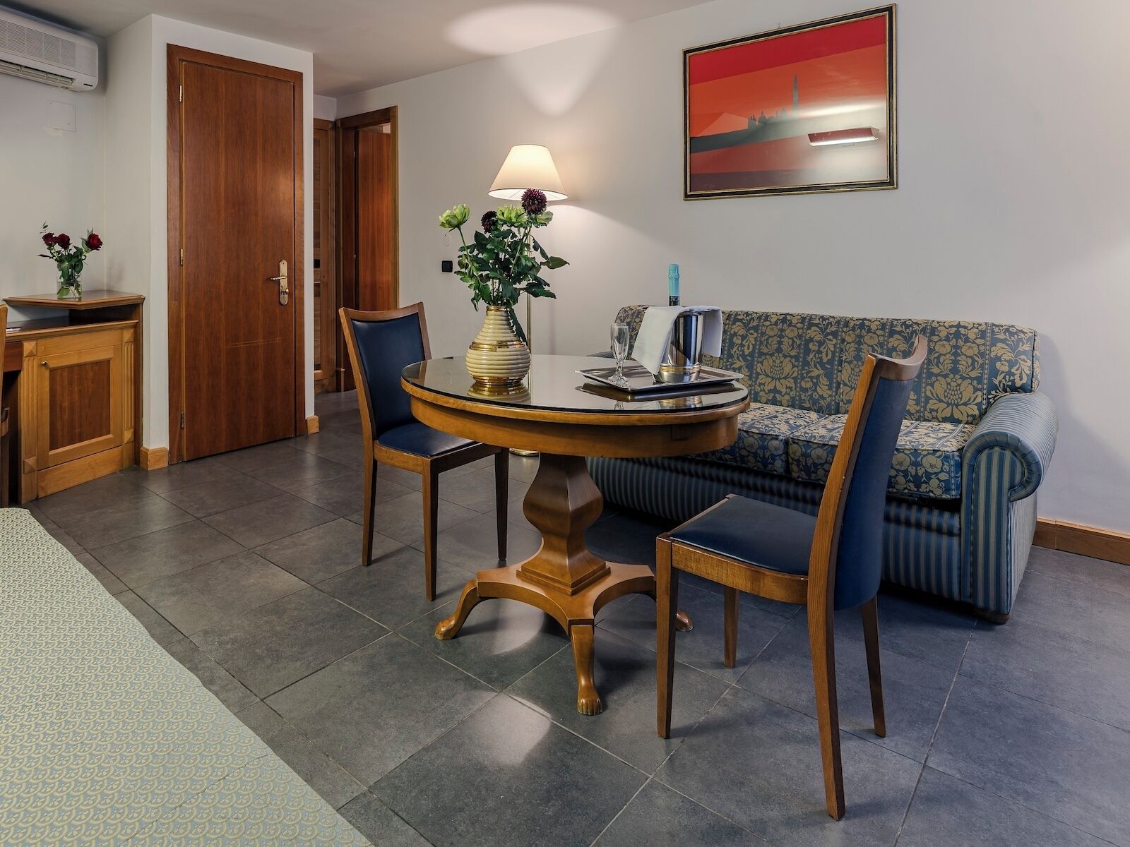 Photo - Hotel Diplomatic