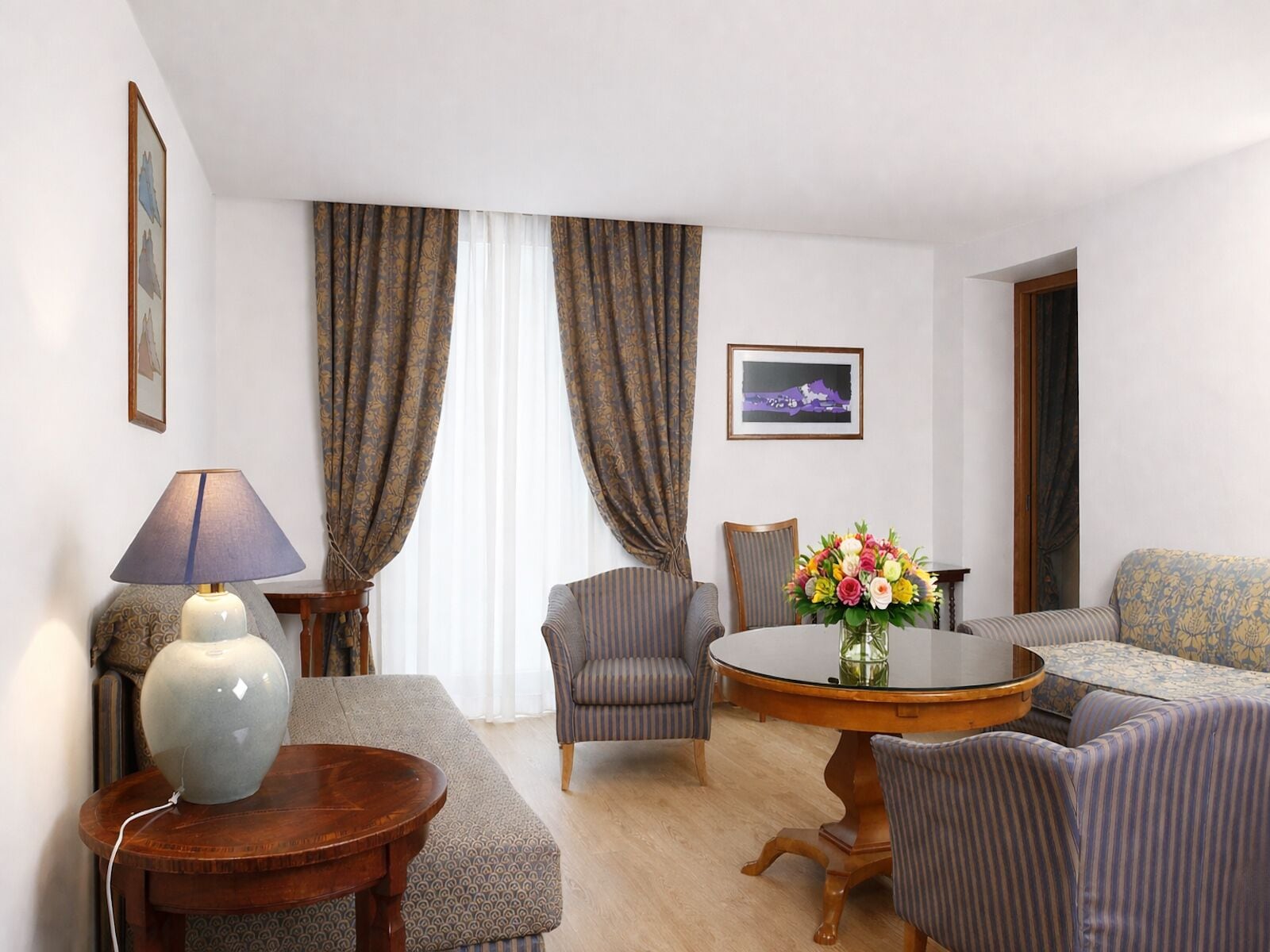 Photo - Hotel Diplomatic