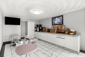 Free daily continental breakfast 