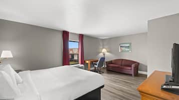 Suite, 1 Katil Raja (King), Kitchenette | Meja, ruang kerja komputer riba, langsir/tirai gelap terus
