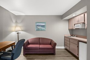 Suite, 1 King Bed, Kitchenette