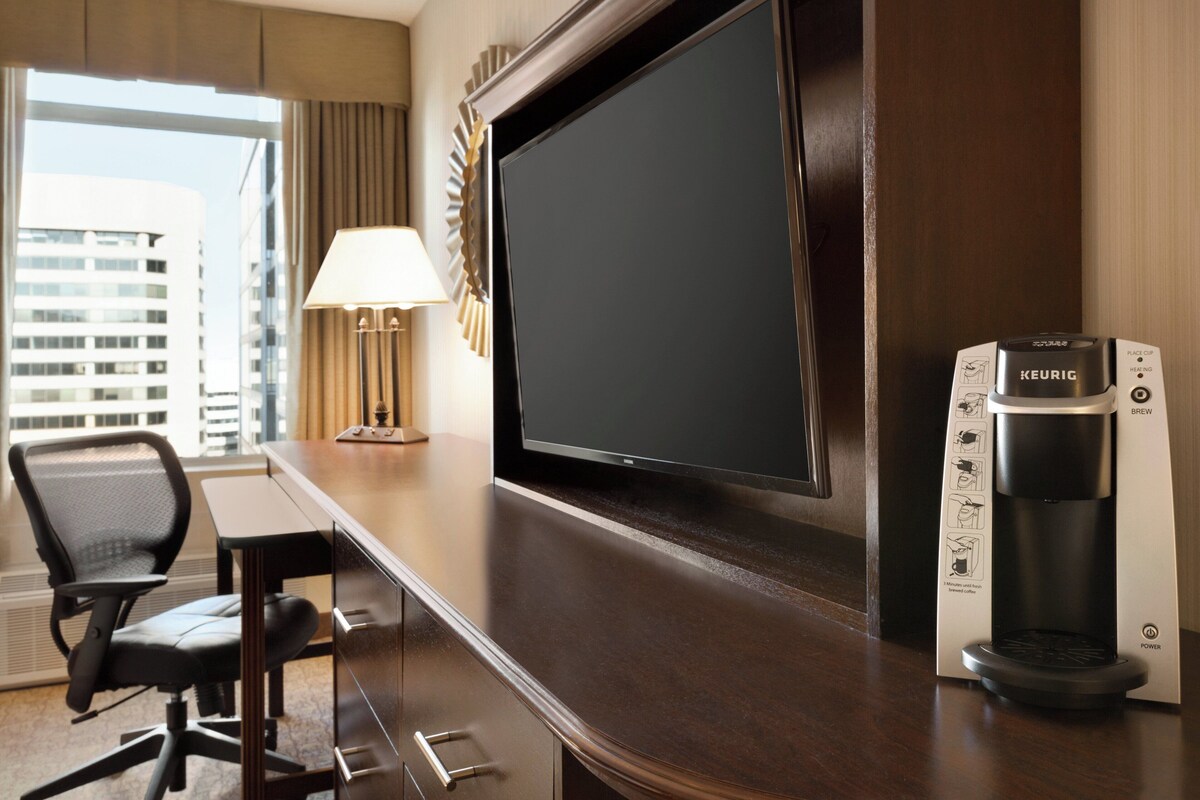 Premium bedding, in-room safe, desk, blackout curtains
