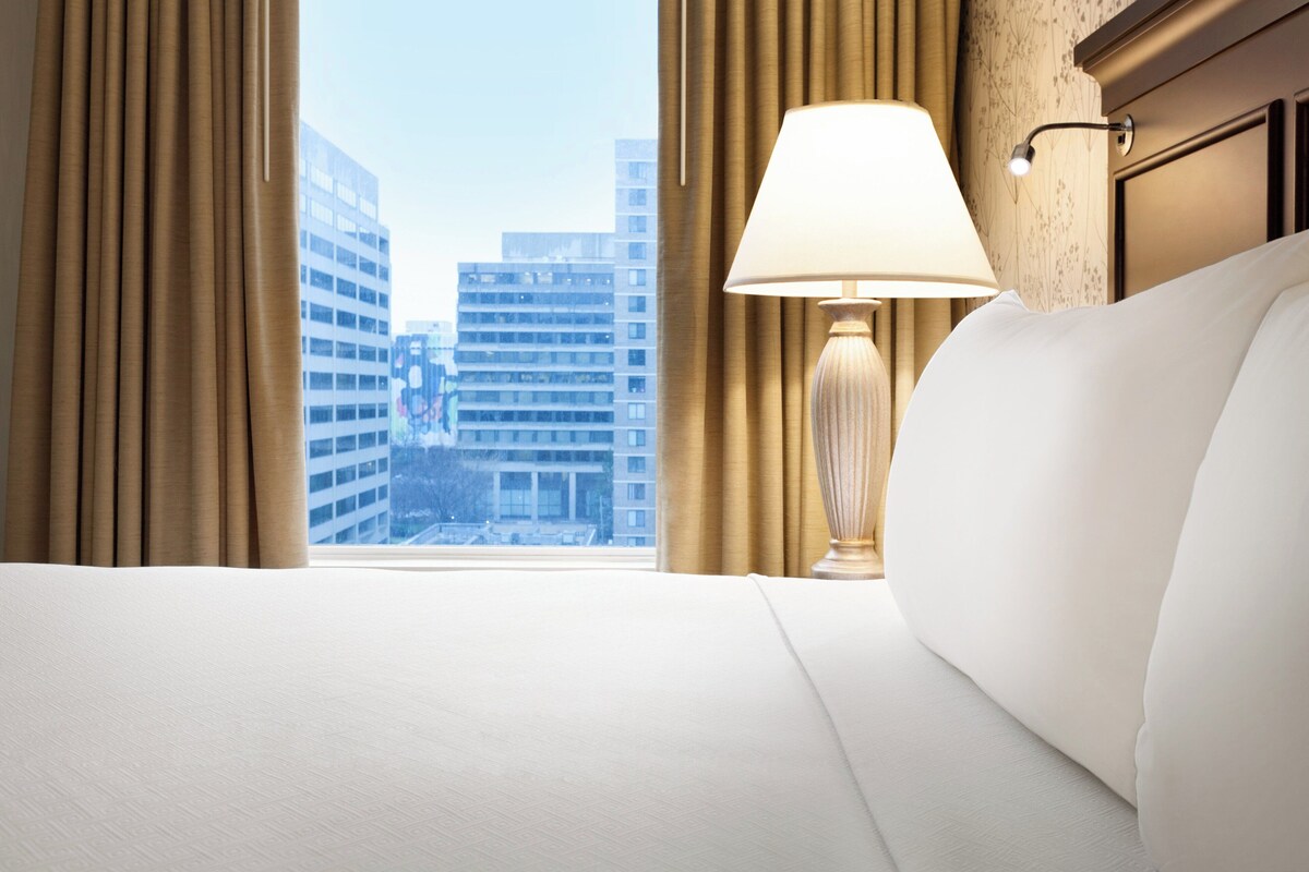 Premium bedding, in-room safe, desk, blackout curtains
