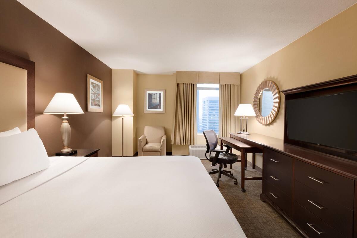 Premium bedding, in-room safe, desk, blackout curtains