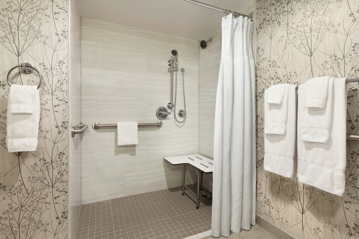 Premium bedding, in-room safe, desk, blackout curtains
