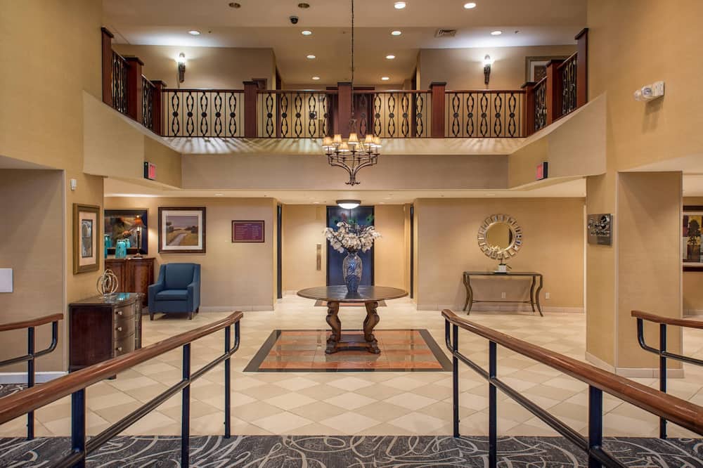 Arlington Court Suites, a Clarion Collection Hotel