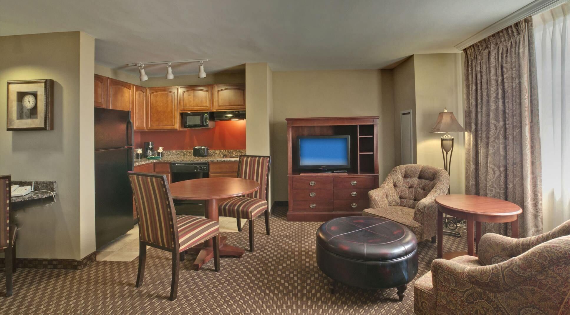 Living area | 32-inch TV with satellite channels