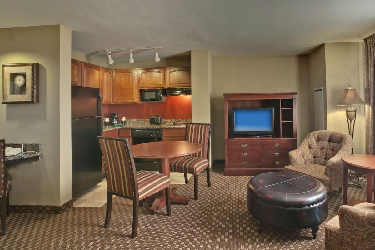 Living area | 32-inch TV with satellite channels