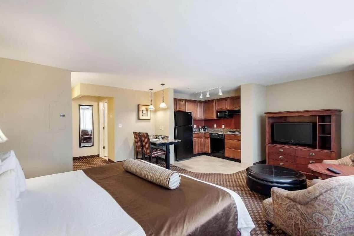 In-room safe, desk, laptop workspace, iron/ironing board