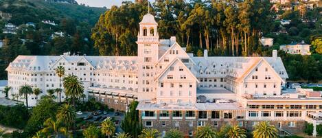 Egyptian cotton sheets, premium bedding, down comforters, in-room safe