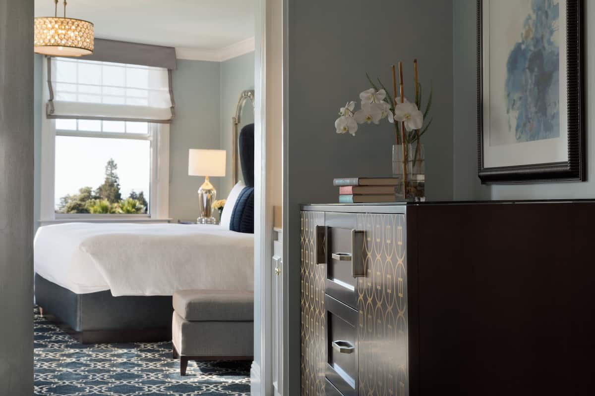 Egyptian cotton sheets, premium bedding, down duvets, in-room safe