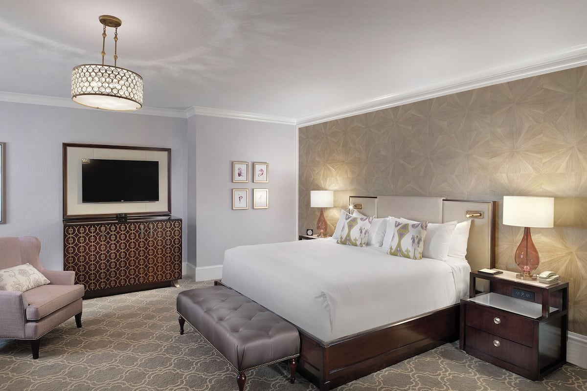 Egyptian cotton sheets, premium bedding, down duvets, in-room safe