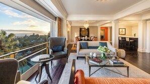 A spacious living area with a balcony, a dining area, and a kitchen. - Claremont Resort & Club (Berkeley)