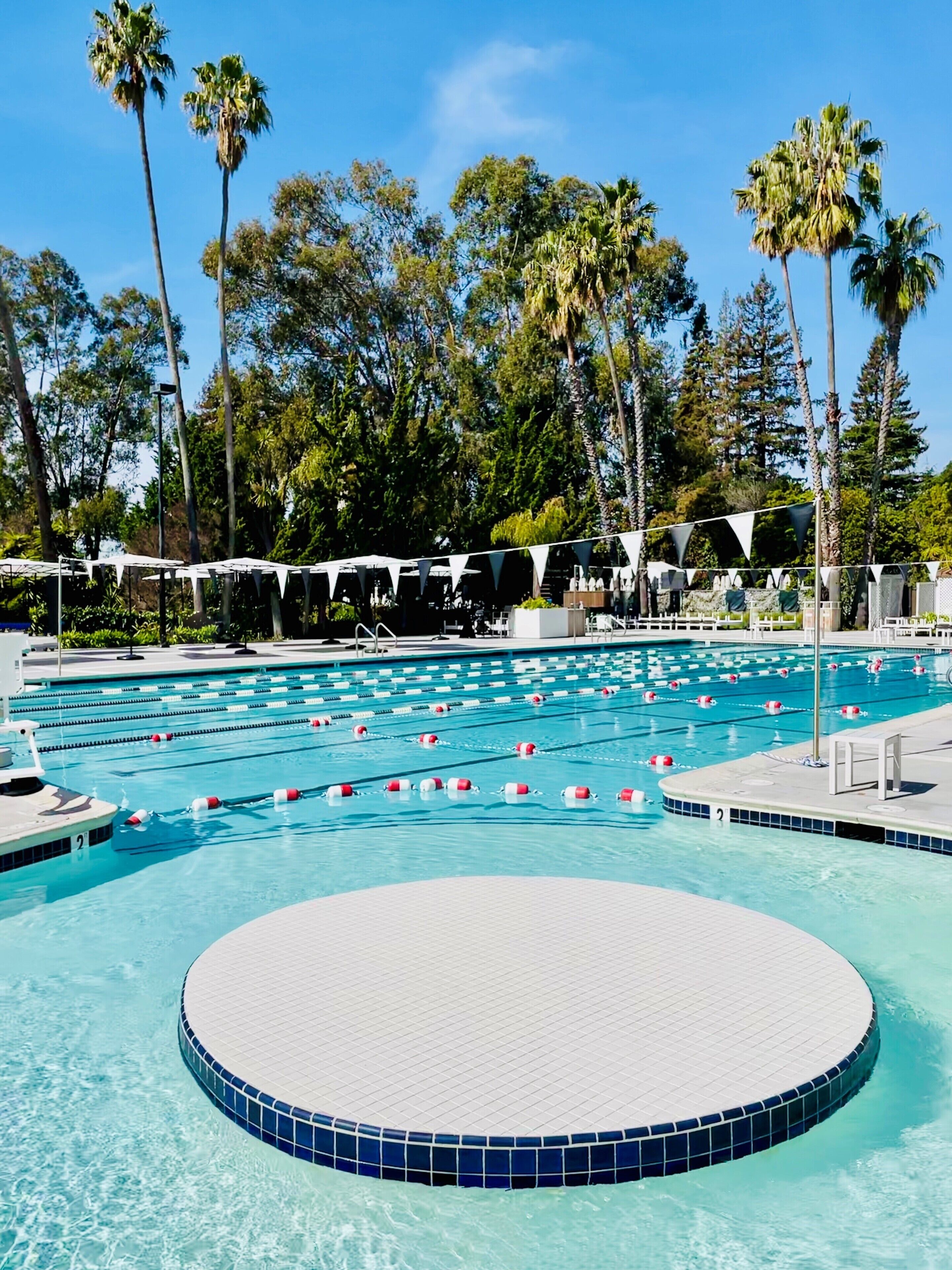 3 outdoor pools, open 6:00 am to 9:00 pm, pool umbrellas, pool loungers