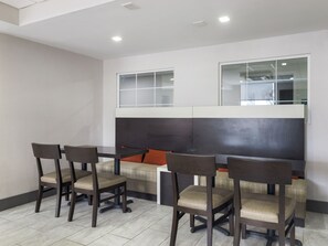 Petit déjeuner à emporter compris tous les jours