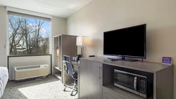 Zimmersafe, BĂŒgeleisen/BĂŒgelbrett, kostenloses WLAN, BettwĂ€sche