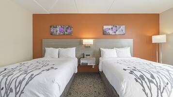 Standaard kamer, 2 tweepersoonsbedden, niet-roken | Een kluis op de kamer, een strijkplank/strijkijzer, gratis wifi