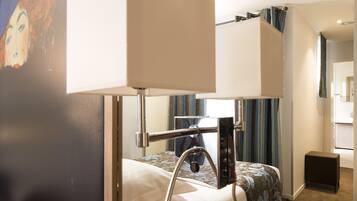 Chambre Double | Coffres-forts dans les chambres, bureau, rideaux occultants
