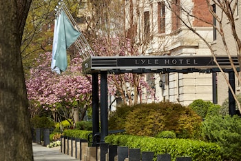 Hotel exterior and entrance at Lyle Washington D.C.