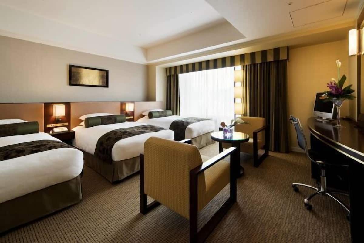 Premium bedding, down duvets, minibar, in-room safe