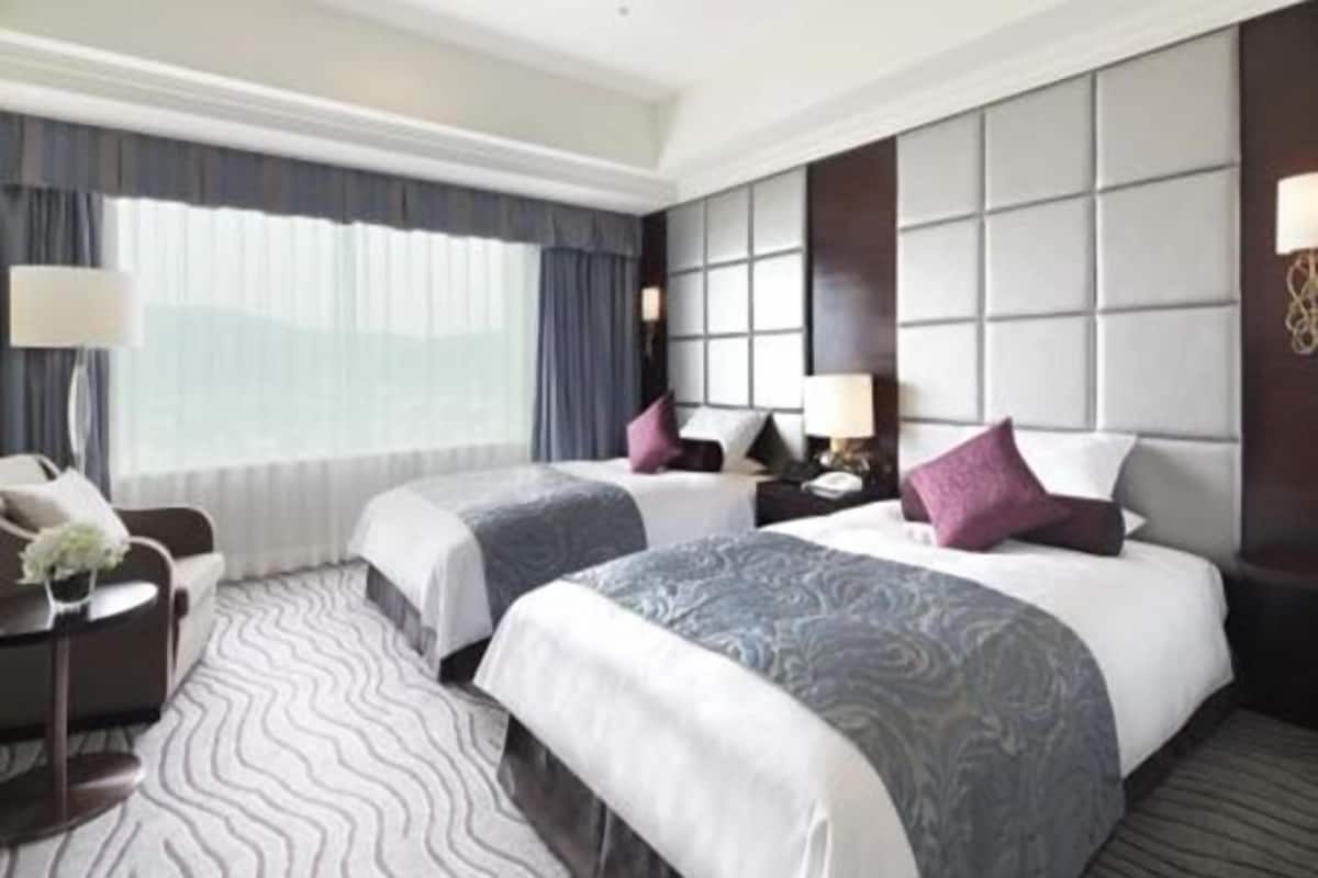Premium bedding, down duvets, minibar, in-room safe