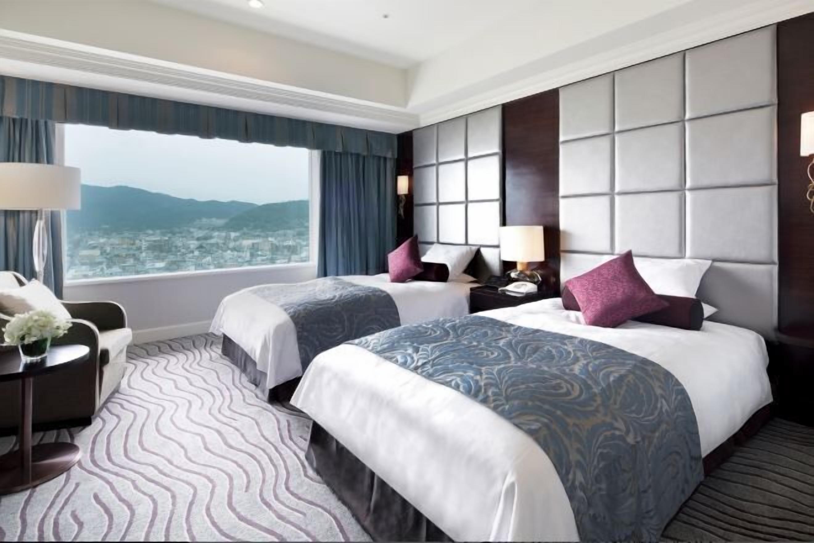 Premium bedding, down duvets, minibar, in-room safe