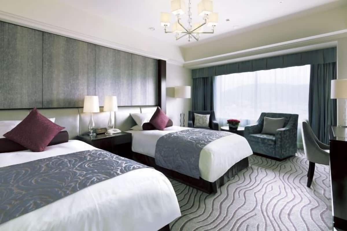 Premium bedding, down duvets, minibar, in-room safe