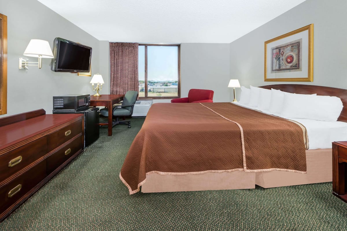 Desk, free WiFi, bed sheets