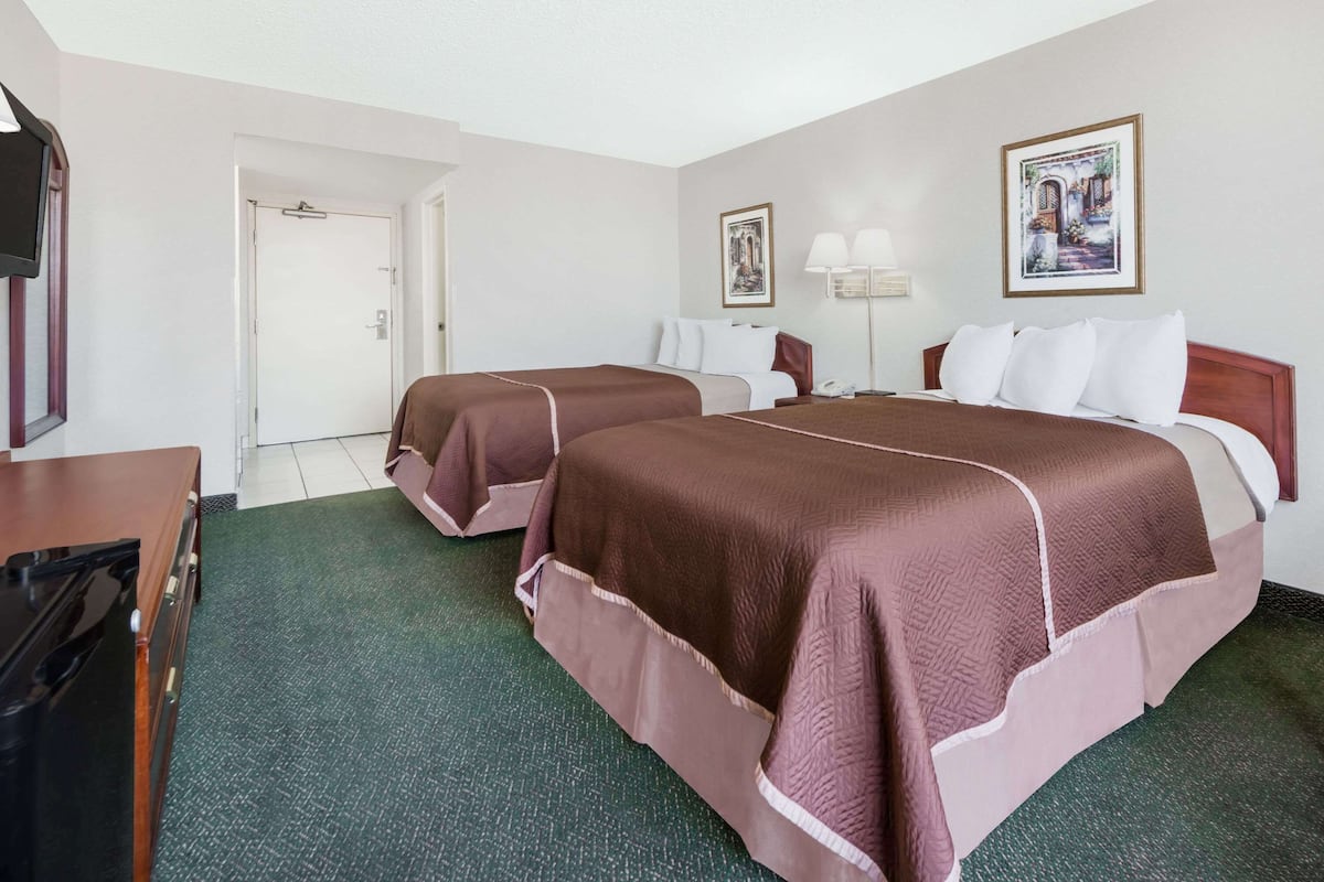 Room, 2 Queen Beds, Non Smoking | Desk, free WiFi, bed sheets