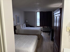 Chambre, 2 lits doubles, non-fumeurs | Bureau, Wi-Fi gratuit, draps fournis
