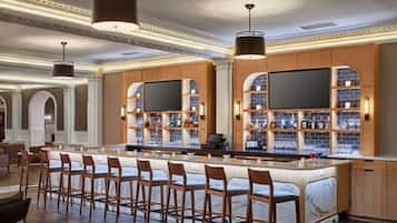 Serves lunch and happy hour