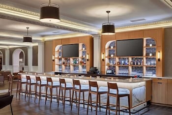 Serves lunch and happy hour at Seaview, A Dolce Hotel
