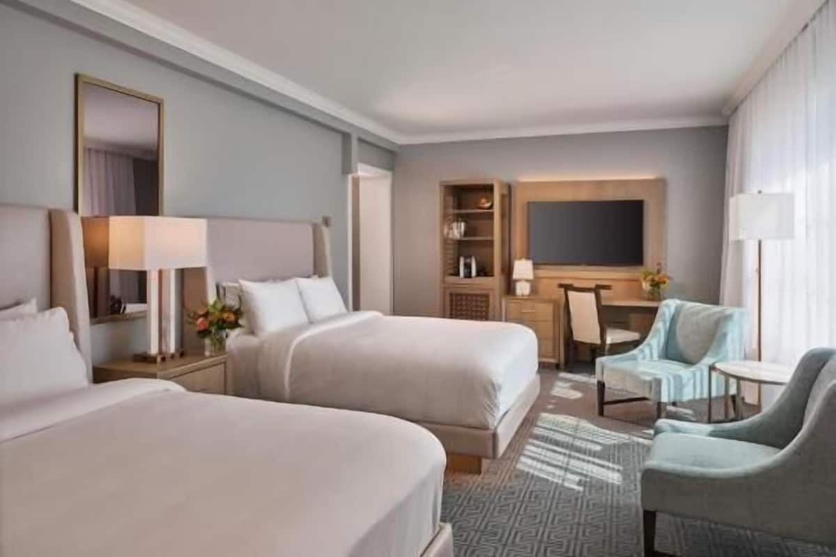 Premium bedding, in-room safe, individually decorated