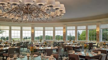 2 restaurants, breakfast, lunch, dinner served; American cuisine