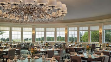 2 restaurants, breakfast, lunch, dinner served; American cuisine