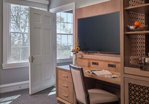 Suite – premier | Sengetøy av topp kvalitet, safe på rommet og individuelt dekorert