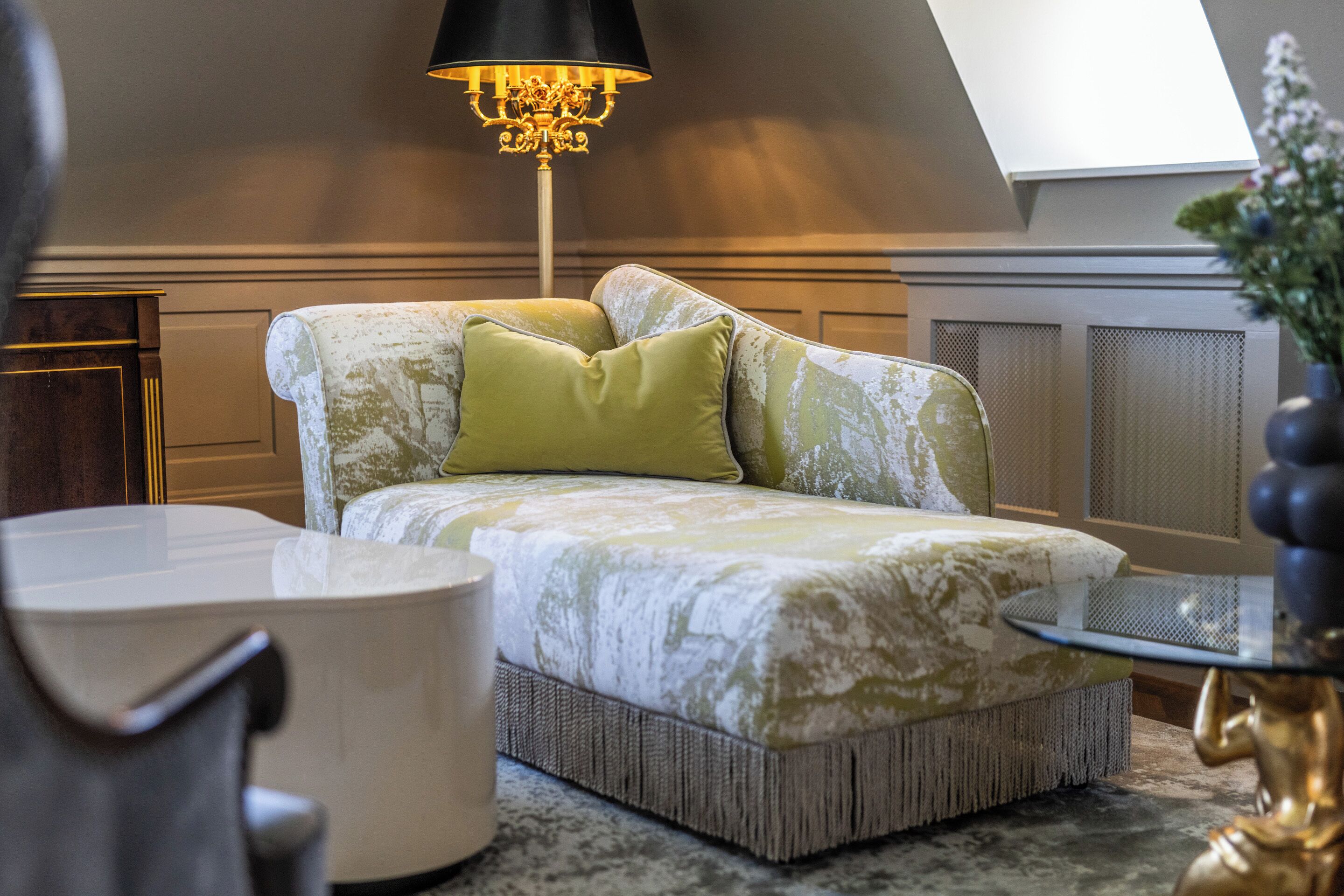 king's suite | living area | 50-inch smart tv with digital channels, netflix, books