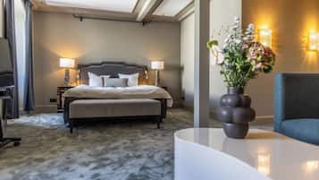 Royal Superior | Sengetøy av topp kvalitet, minibar og safe på rommet