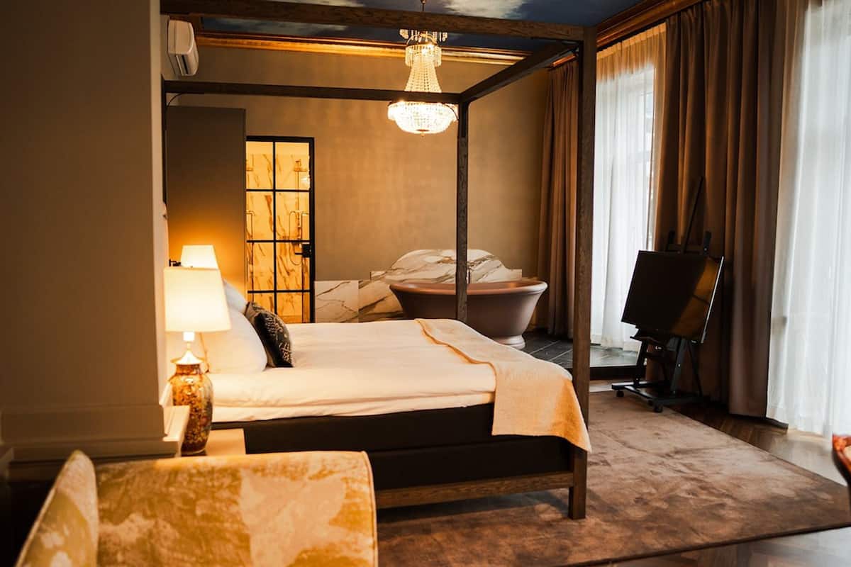 rose suite | 1 bedroom, premium bedding, minibar, in-room safe