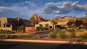 A hotel with a desert landscape backdrop, featuring a prominent sign for 'Sahara' and 'Sahara Vero'. - Arabella Hotel Sedona (Sedona)