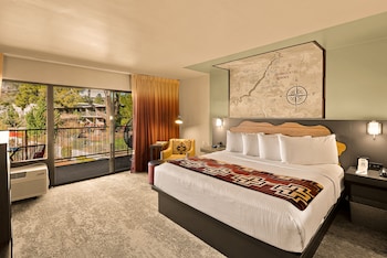 Premium Room, 1 King Bed, Mountain View (Courtyard) | Premium bedding, in-room safe, blackout drapes, iron/ironing board at Arabella Hotel Sedona
