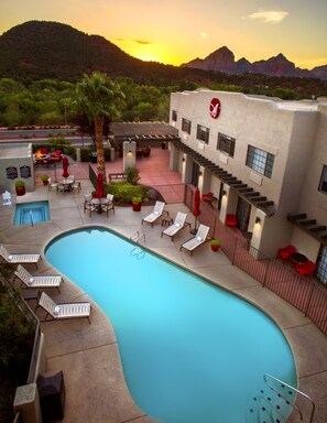 2 outdoor pools, a heated pool, open 7:00 AM to 10:00 PM, pool umbrellas