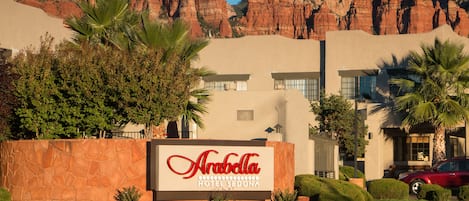 A hotel sign with "Arabella Hotel Sedona" and an entrance sign.