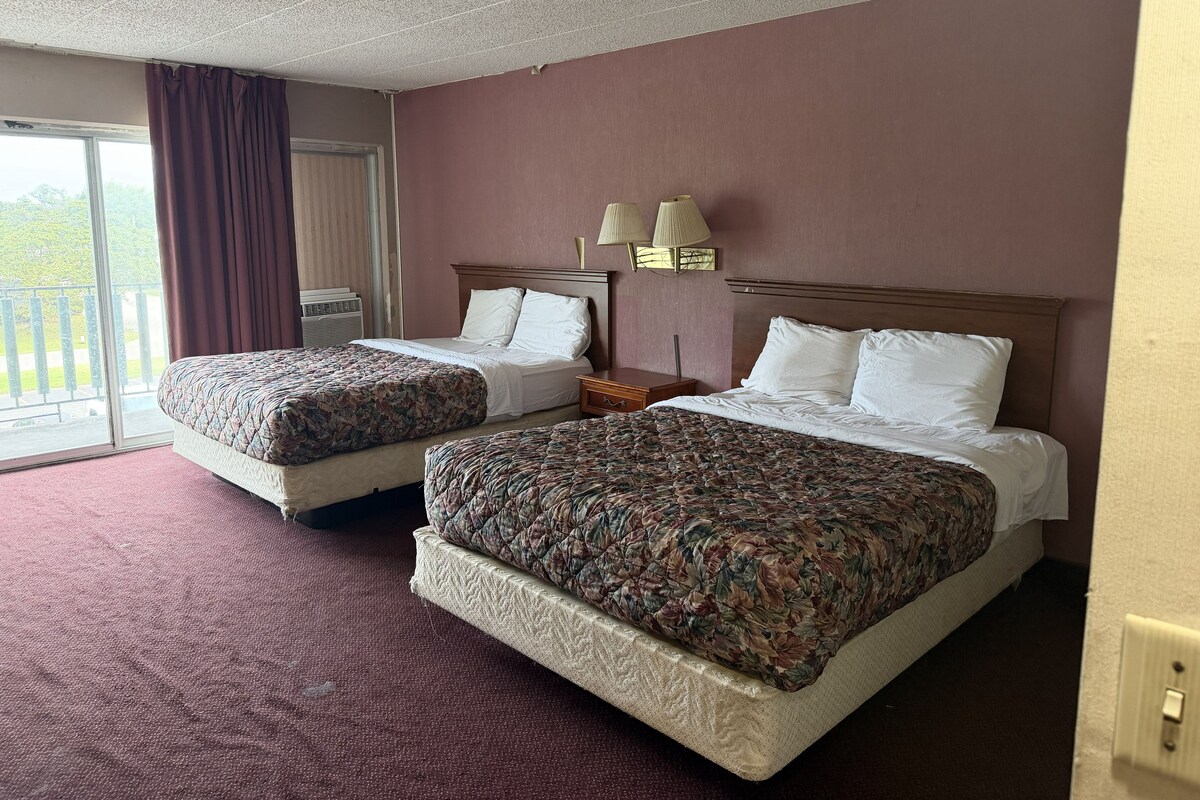 Double Beds Budget Non-Smoking | Tabla de planchar con plancha, wifi gratis, ropa de cama