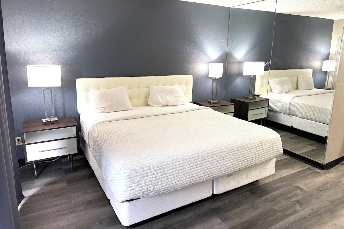 อพาร์ทเมนท์, เตียงคิงไซส์ 1 เตียง, ปลอดบุหรี่ | เตารีด/โต๊ะรีดผ้า, Wi-Fi ฟรี, ผ้าปูที่นอน
