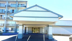 Property entrance - Twin City Inn & Suites Benton Harbor - St. Joseph (Benton Harbor)
