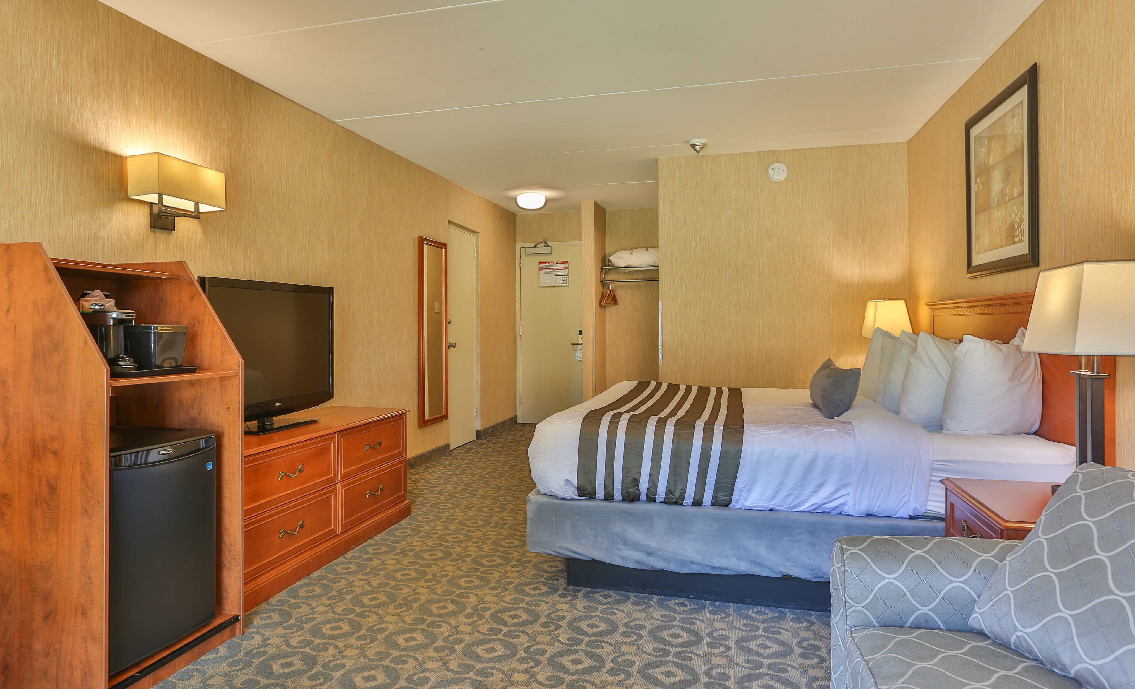 1 bedroom, premium bedding, pillowtop beds, individually decorated