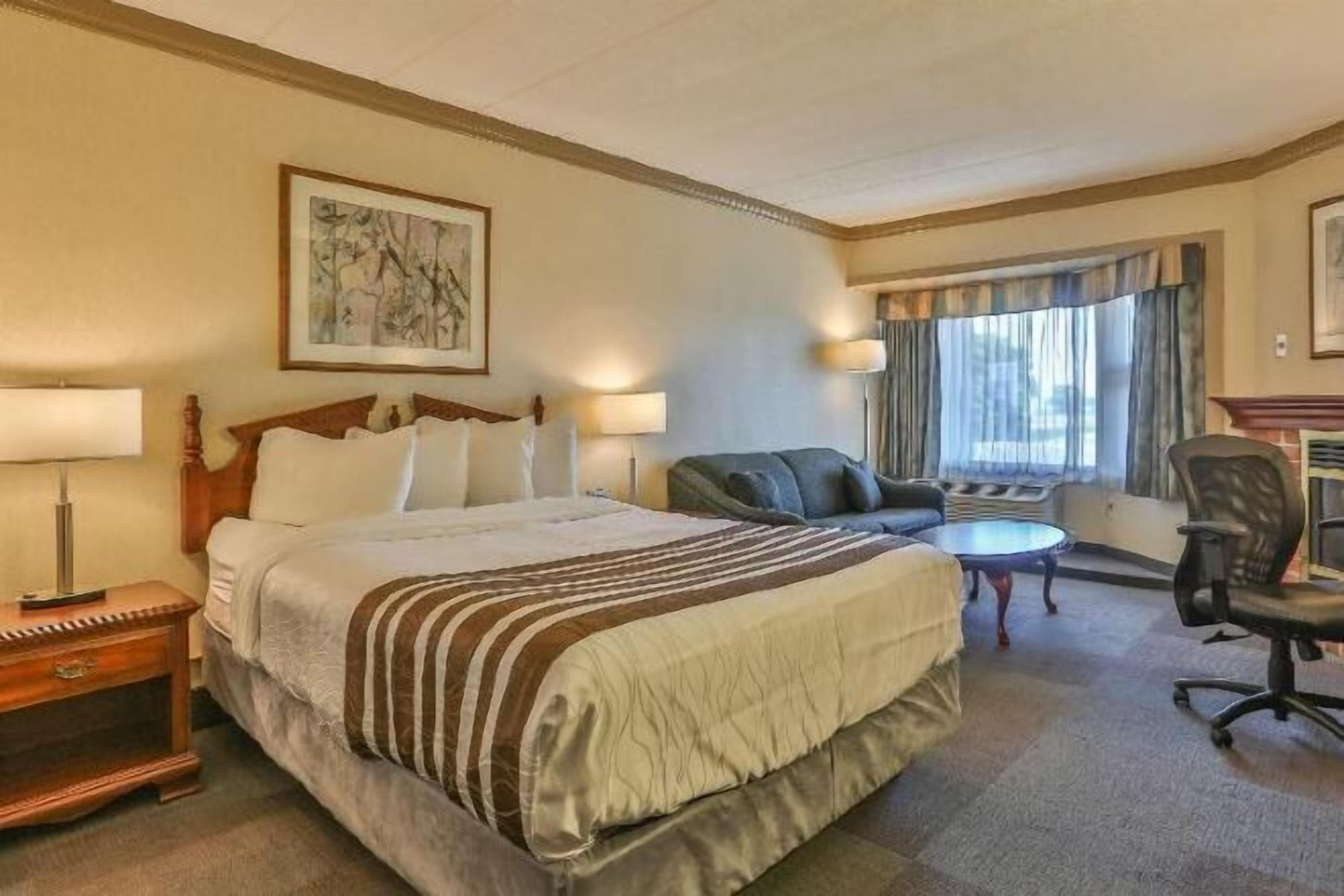 1 bedroom, premium bedding, pillowtop beds, individually decorated