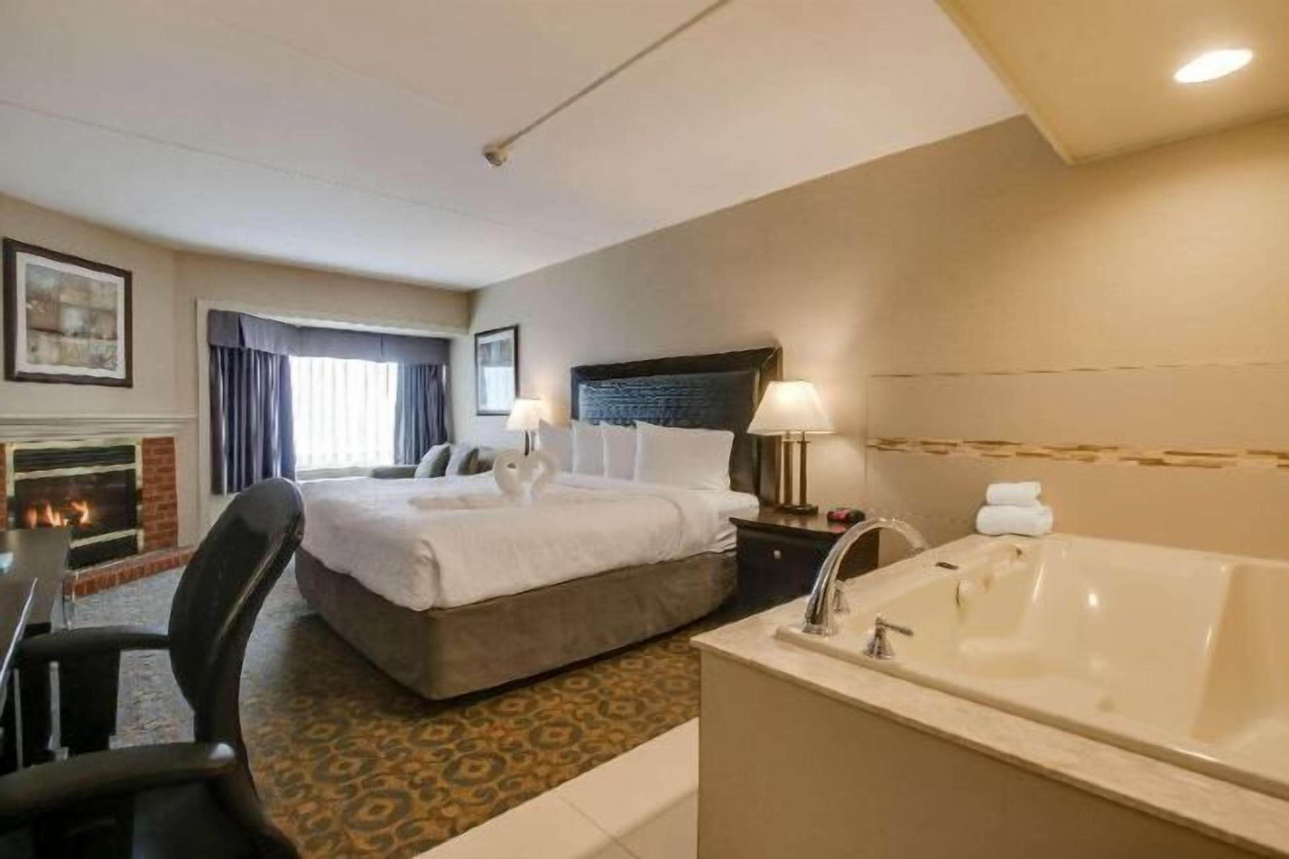 1 bedroom, premium bedding, pillowtop beds, individually decorated