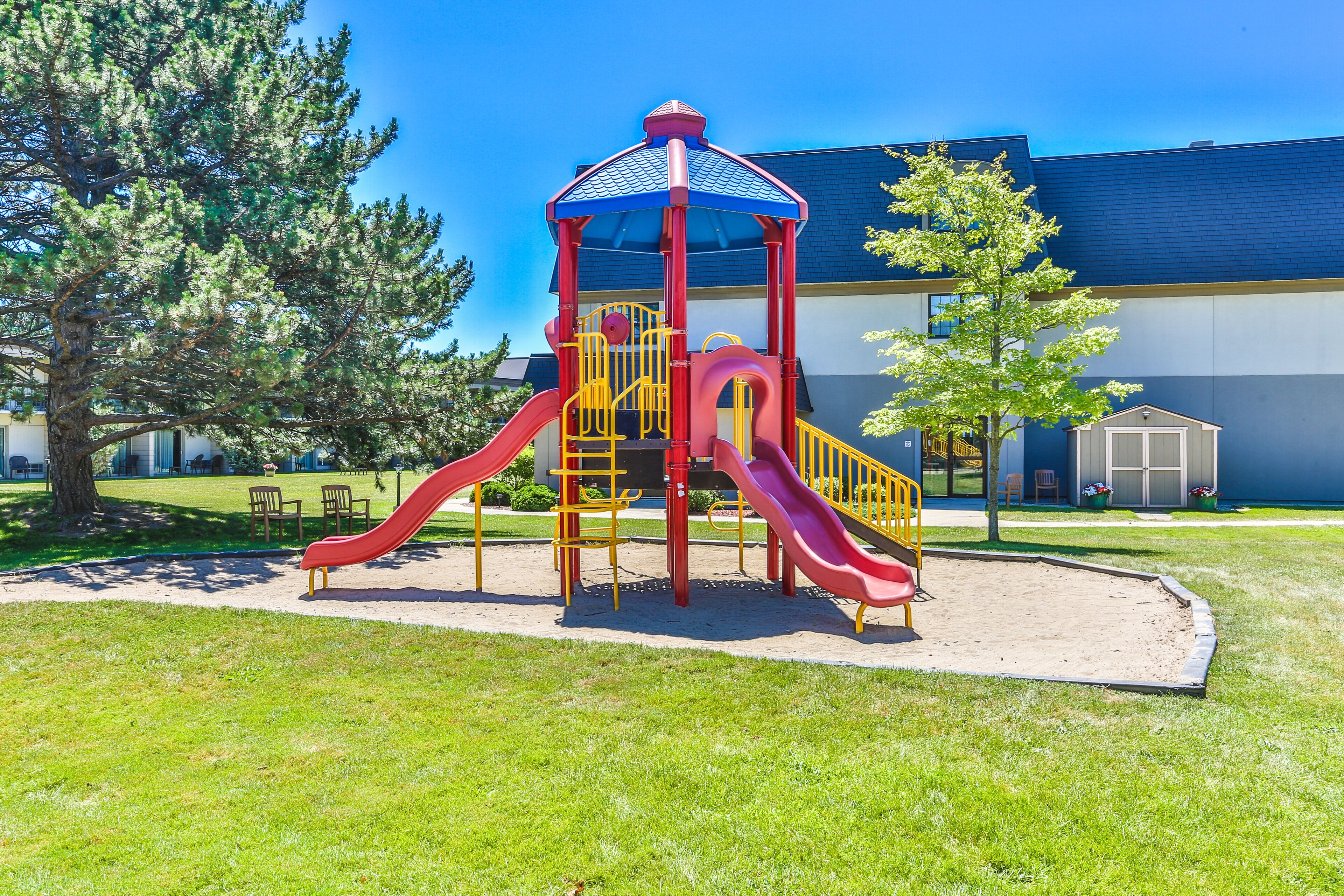 子供用の遊び場 - 屋外